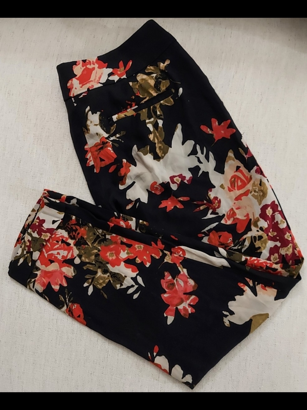 ELOFT Black Floral Skinny Pants with Red and White Size 4 B-261